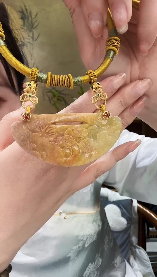 颈饰未镶嵌翡翠吊坠