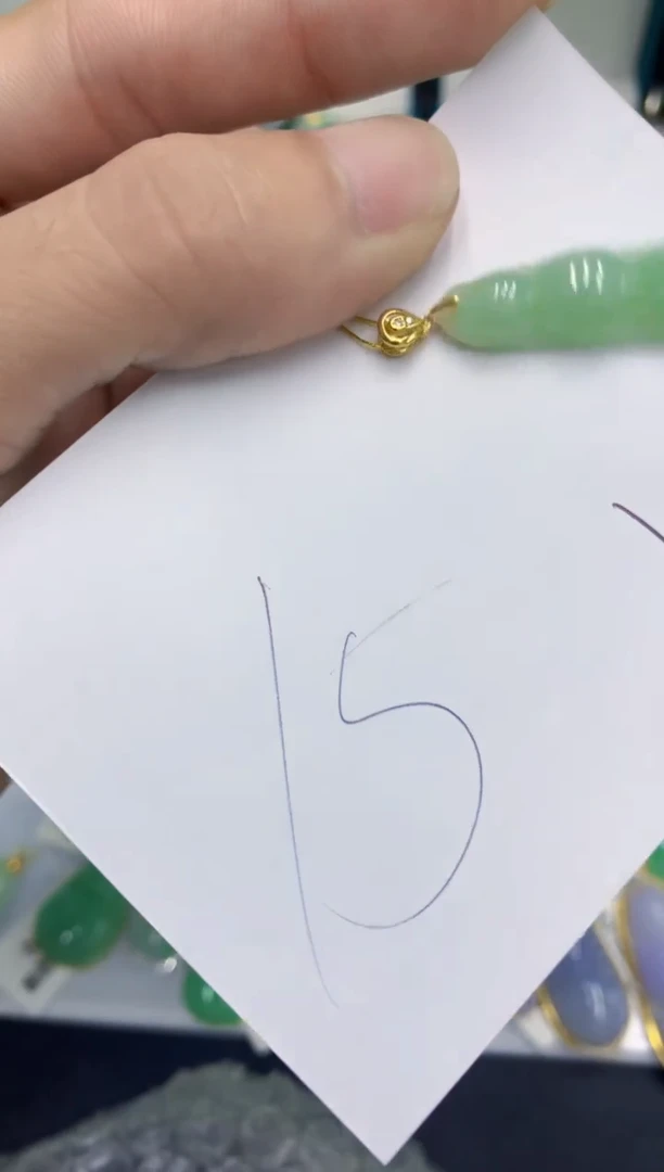 翡翠挂件未镶嵌翡翠