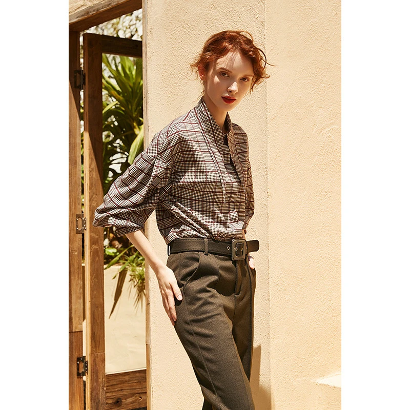 全织时代2025 早秋设计感小众洋气时尚长袖复古港风咖色格子衬衫