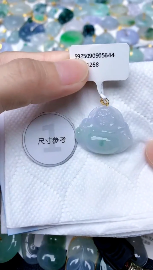 颈饰18K金镶嵌翡翠天然A货翡翠