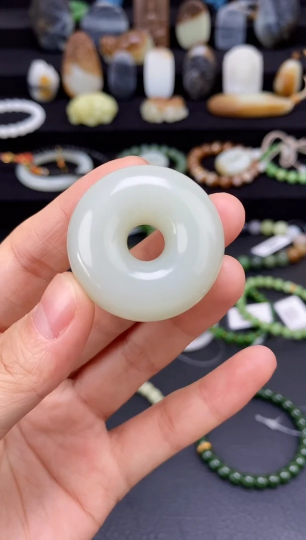 未镶嵌和田玉挂件迪克兰扣子微黑挂件