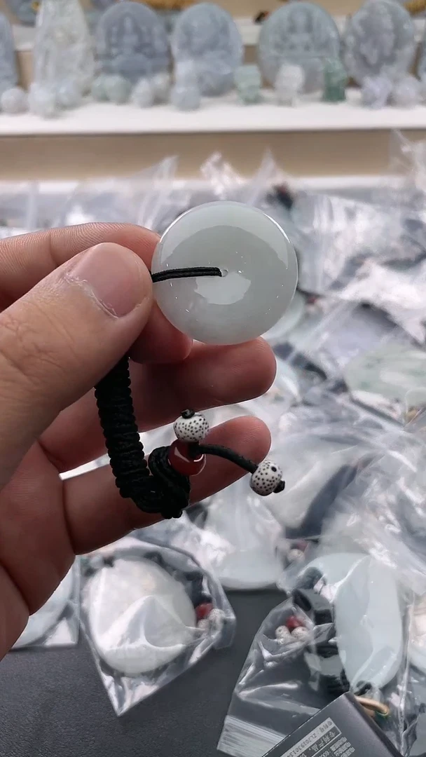 翡翠未镶嵌颈饰..../7/16/ 76