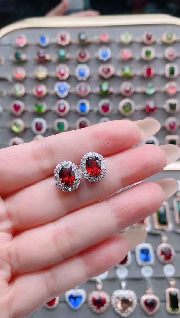 【闪购商品】石榴石耳钉银S925镶嵌约3克拉