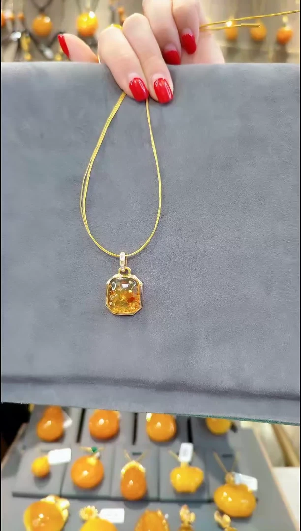 【闪购商品】琥珀颈饰银S925镀金镶嵌A409琥珀吊坠