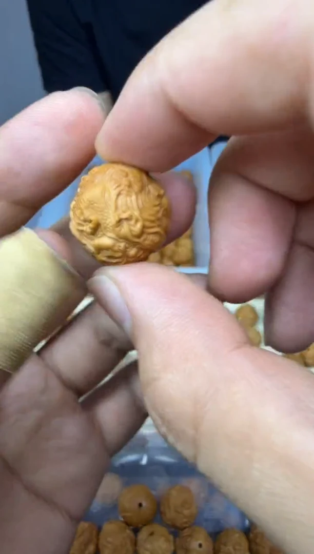 吊坠猴头核桃关公  2.0