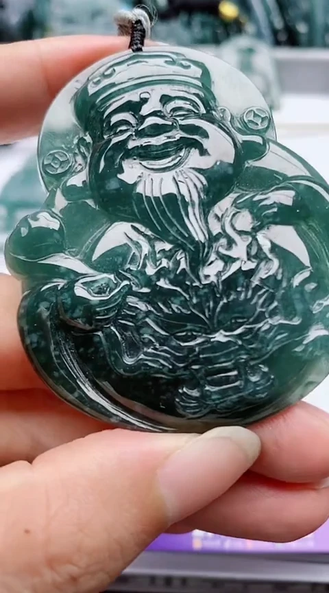 颈饰未镶嵌翡翠