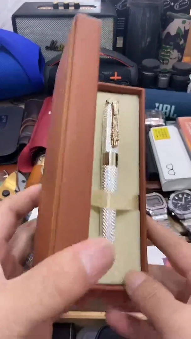 瓷片闪购商品  如图所示