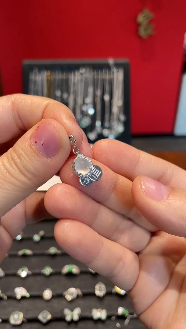 颈饰银S925镶嵌翡翠永恒