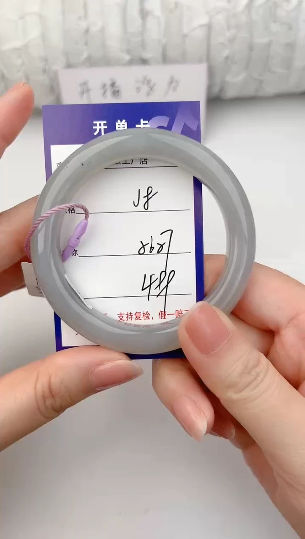 和田玉手镯未镶嵌8颜色微差无瑕疵