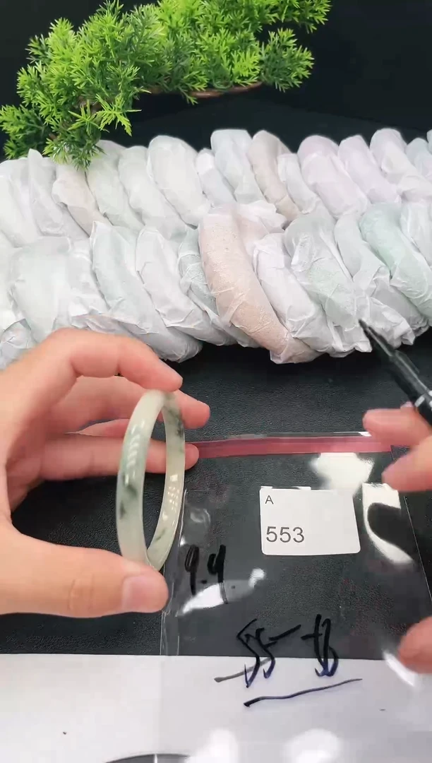 未镶嵌手镯翡翠553