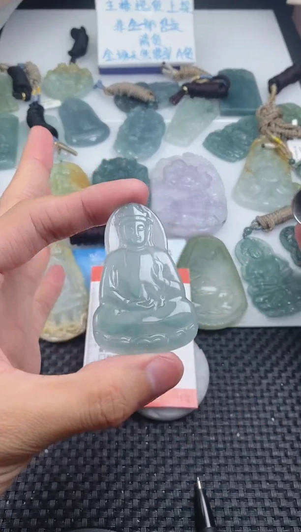 翡翠未镶嵌颈饰