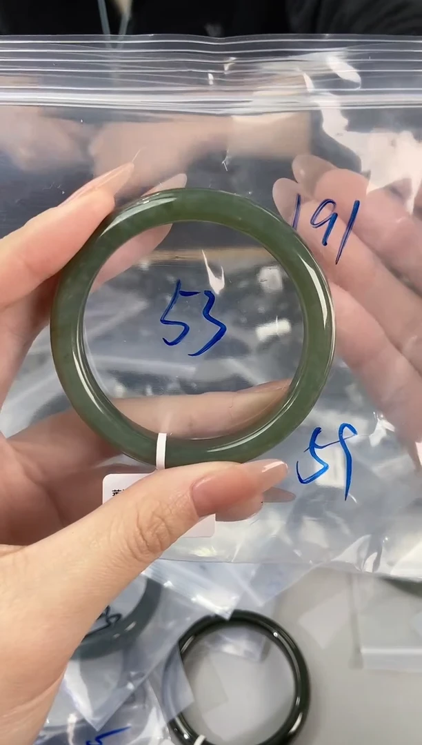 【闪购商品】和田玉手镯未镶嵌微瑕和田玉手镯191