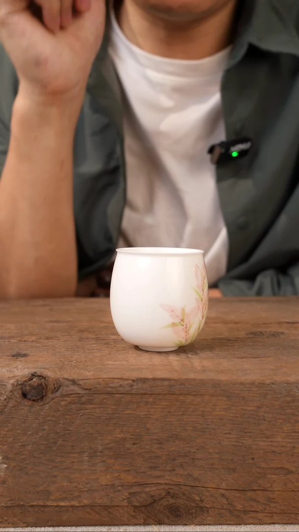 玉泥白瓷-手绘粉枝紫藤淡定茶杯（容量65ml）