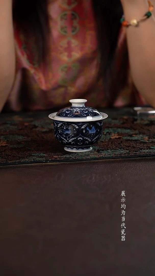 洪印慕明蓝地凤鸟瑞兽元宝盖碗