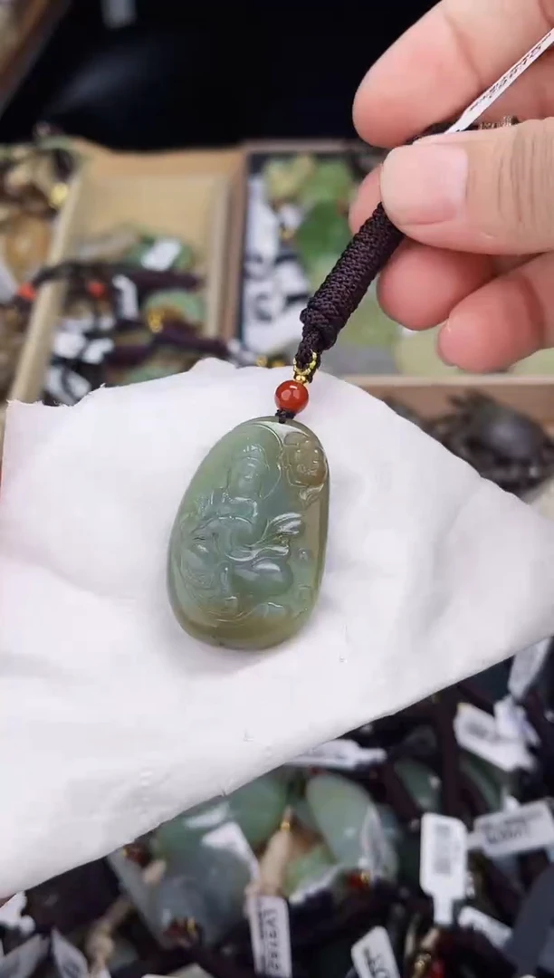 颈饰未镶嵌和田玉1