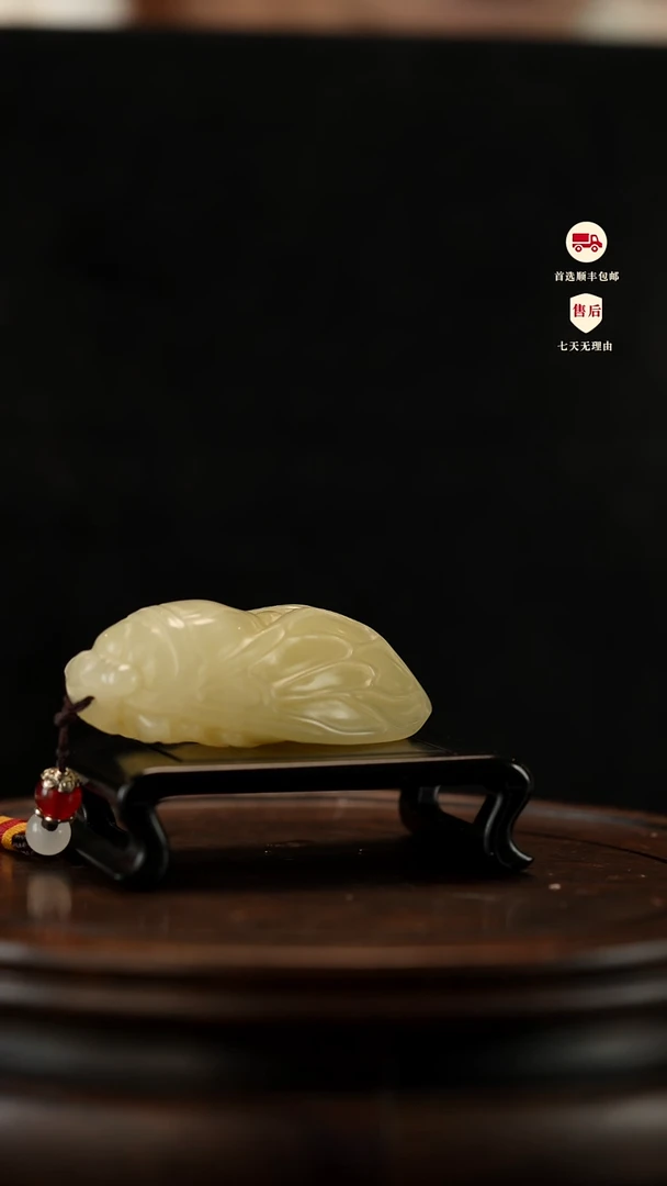 云南石竹叶青雕刻：一鸣惊人手把件摆件