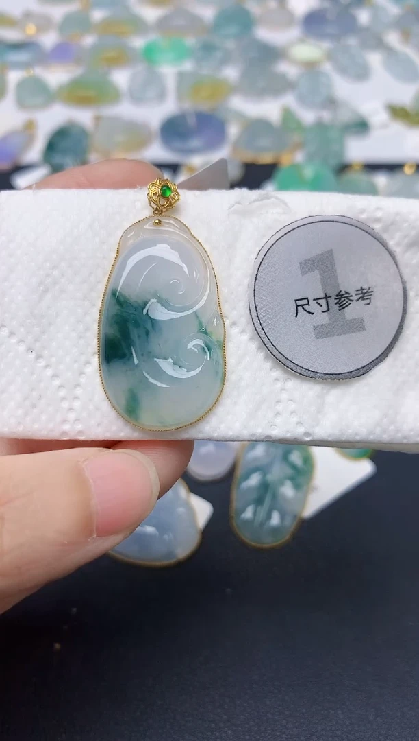 翡翠18K金镶嵌颈饰天然缅甸A货翡翠