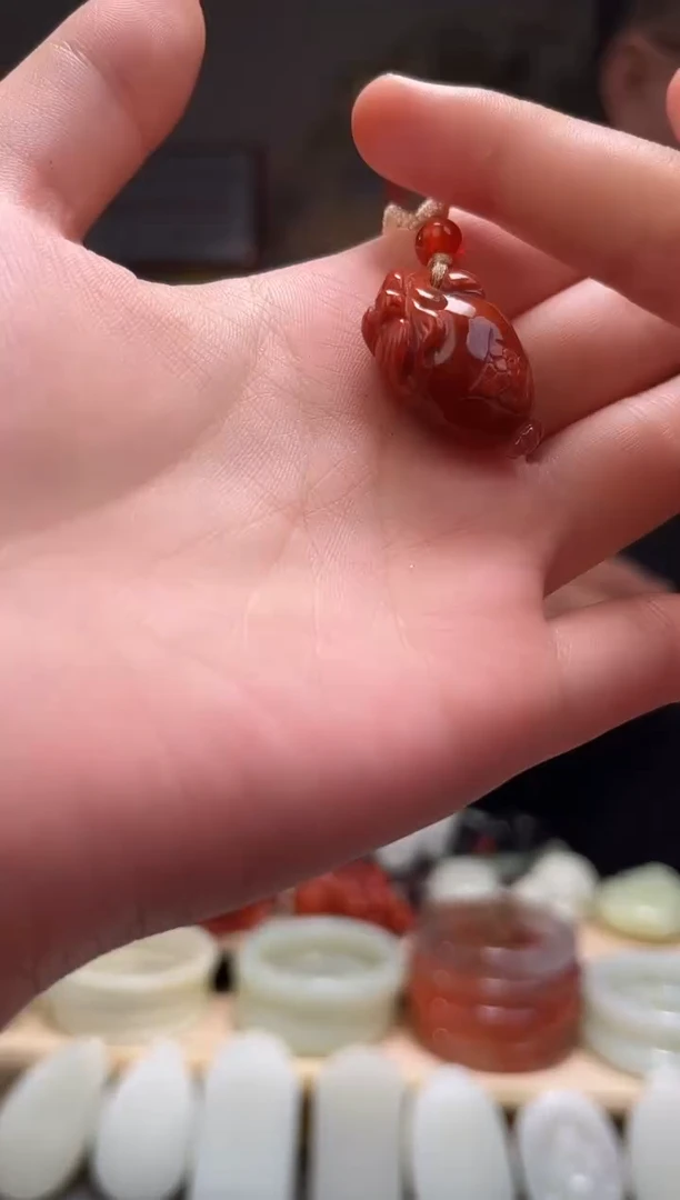 颈饰未镶嵌南红玛瑙吊坠