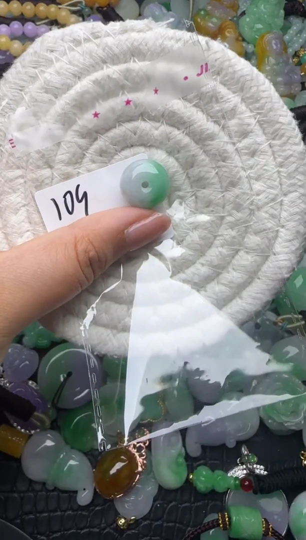 颈饰未镶嵌翡翠缅甸翡翠吊坠