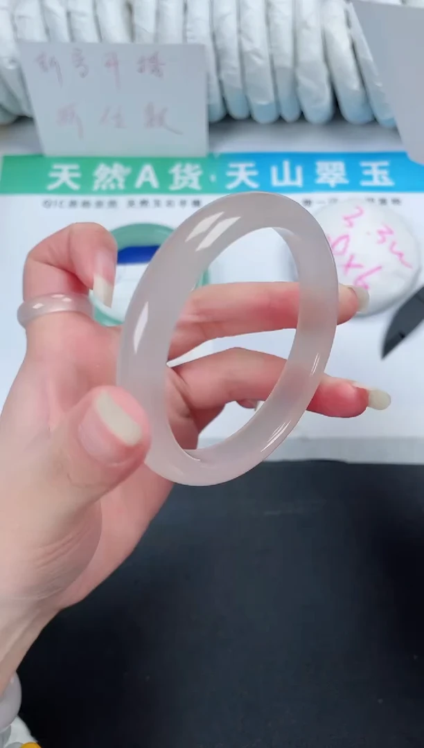 【闪购商品】石英质玉手镯未镶嵌136-56.8