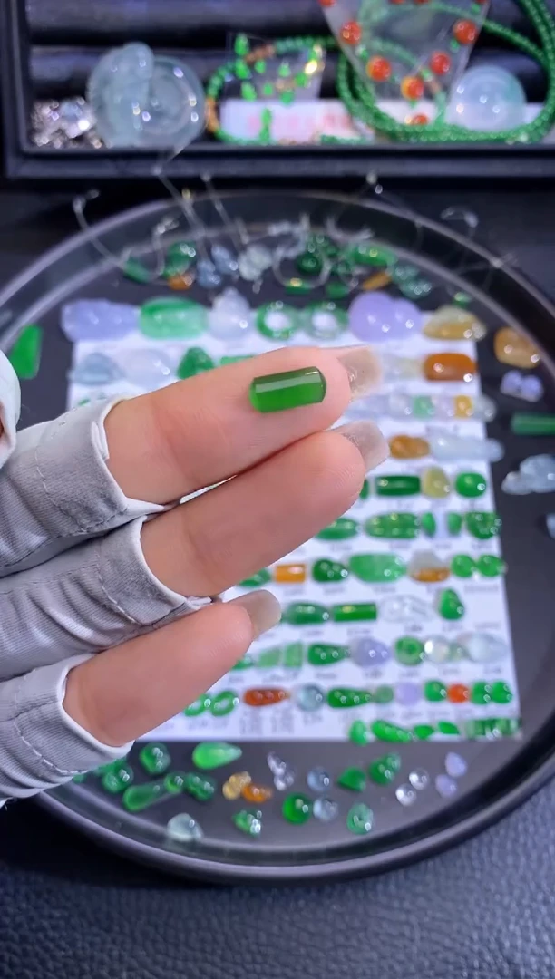 未镶嵌挂件翡翠牌