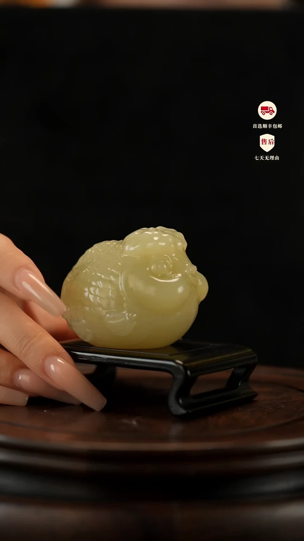 云南石竹叶青雕刻：胖头福鱼手把件摆件茶宠