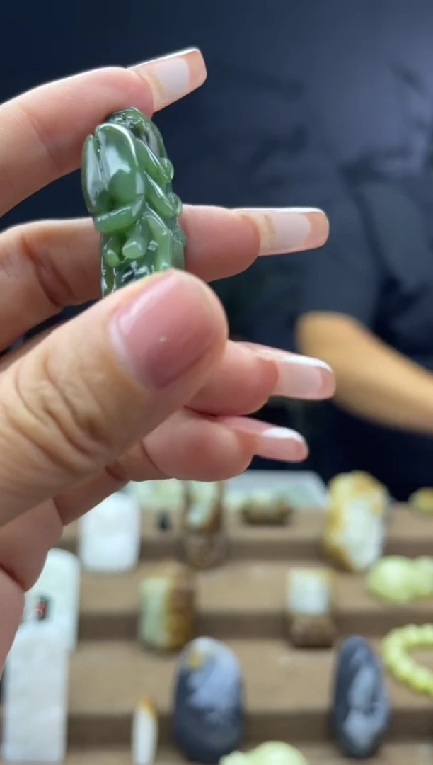 颈饰未镶嵌和田玉1