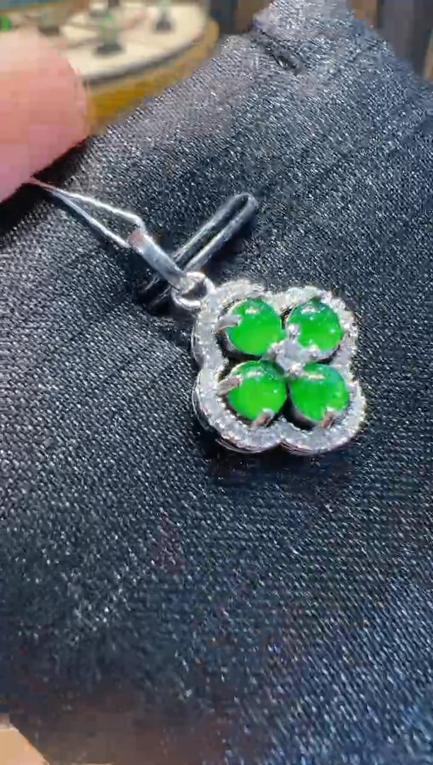 【闪购商品】翡翠吊坠(不含链)合金多样性发货一件