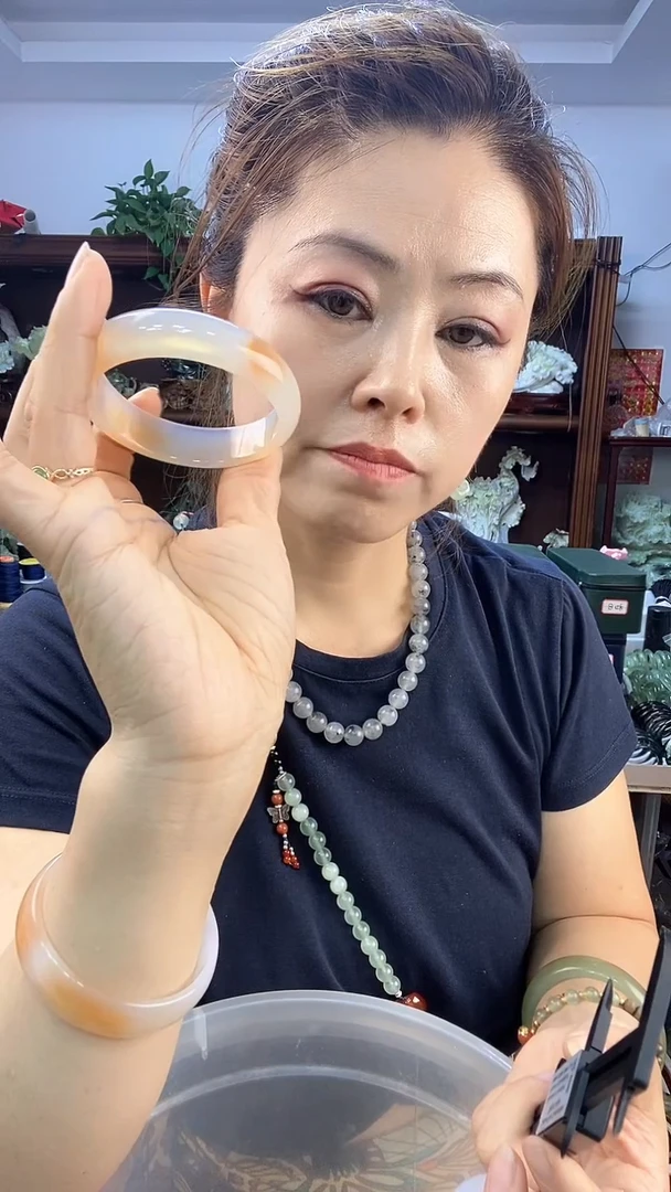 蛇纹石玉未镶嵌白开***?多样性发货其中之一