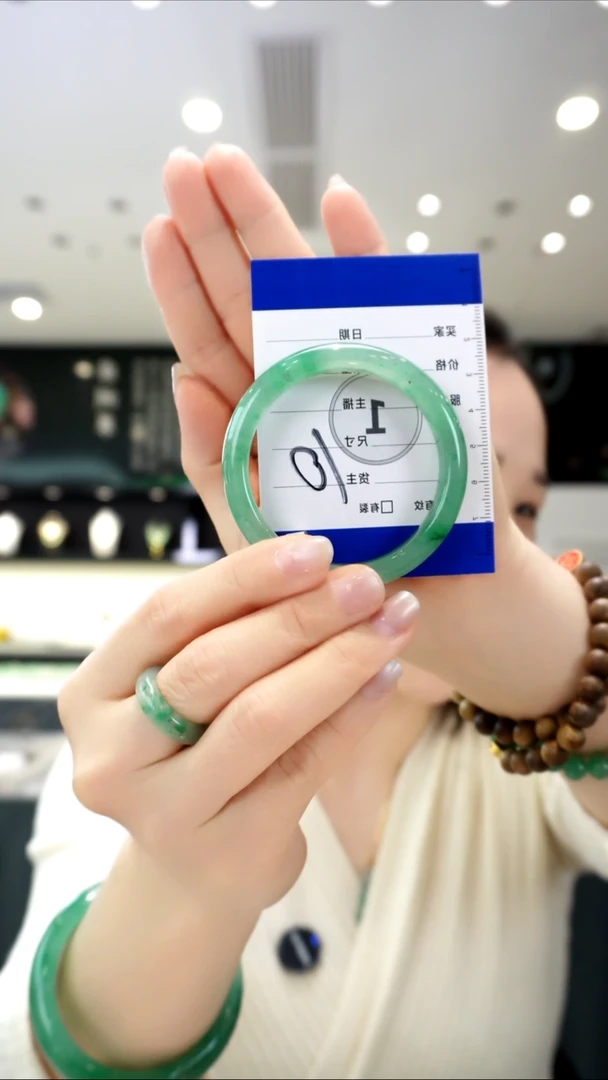 未镶嵌手镯石英质玉（非洲翠）51