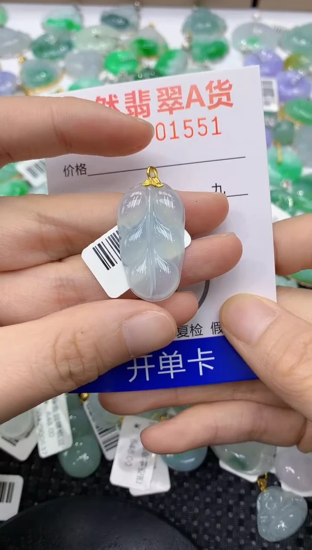 翡翠18K金镶嵌颈饰1111111111