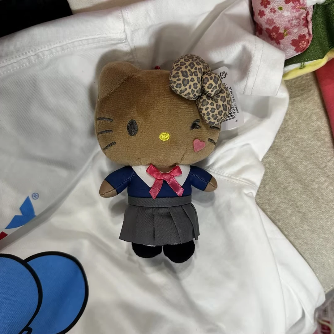 【京都限定】HelloKitty 黑皮校服眨眼Kitty钥匙扣玩偶