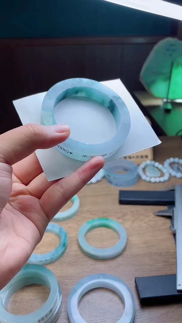 定制翡翠手镯未镶嵌球*哆定制