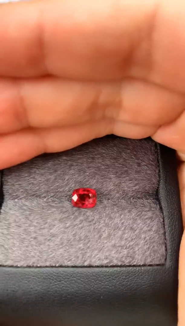 未镶嵌裸石定制尖晶石枕型 霓虹色调 1.45ct