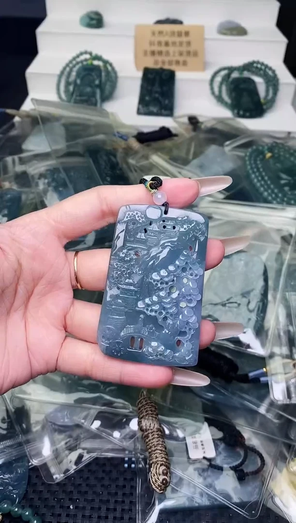 颈饰未镶嵌翡翠