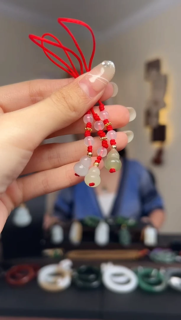 颈饰未镶嵌和田玉多样性发其一