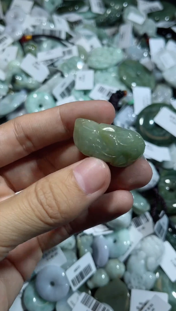 【闪购商品】翡翠颈饰未镶嵌00002702