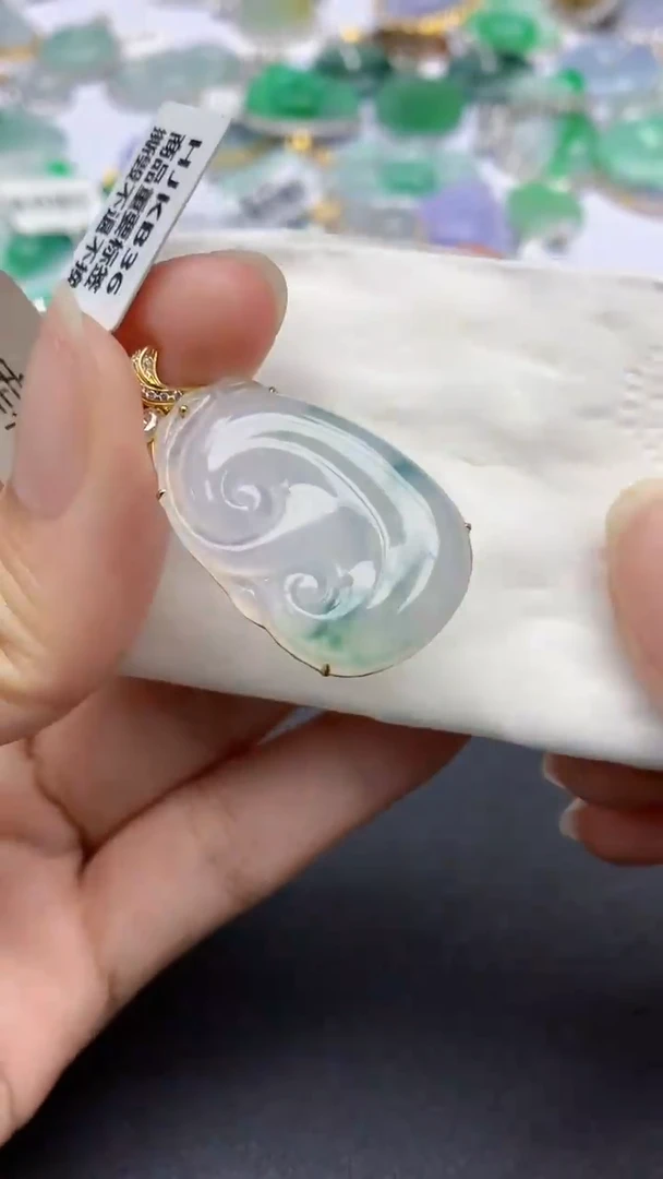 翡翠18K金镶嵌颈饰天然缅甸a货翡翠