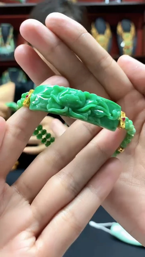颈饰未镶嵌翡翠手牌