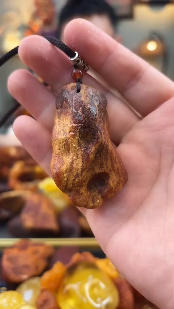 未镶嵌颈饰琥珀吊坠