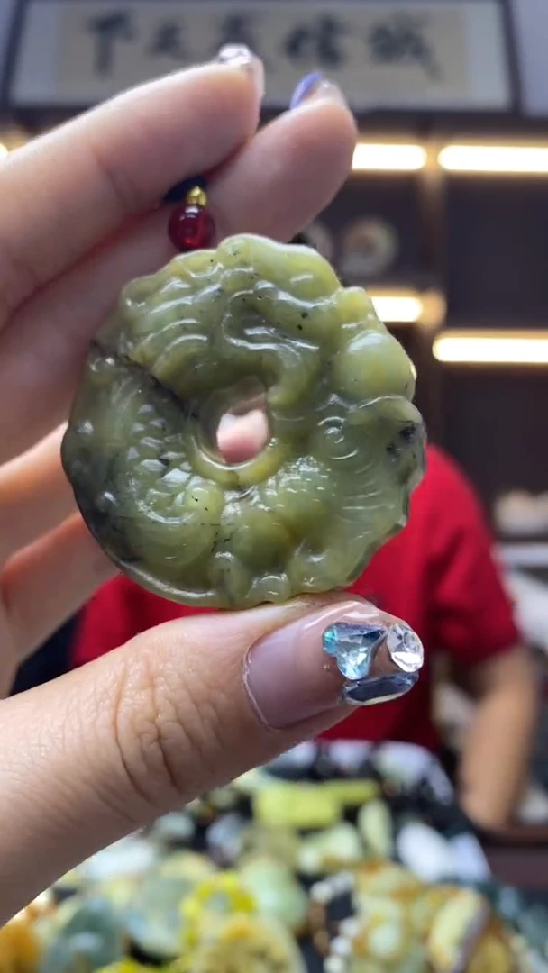 未镶嵌岫玉挂件