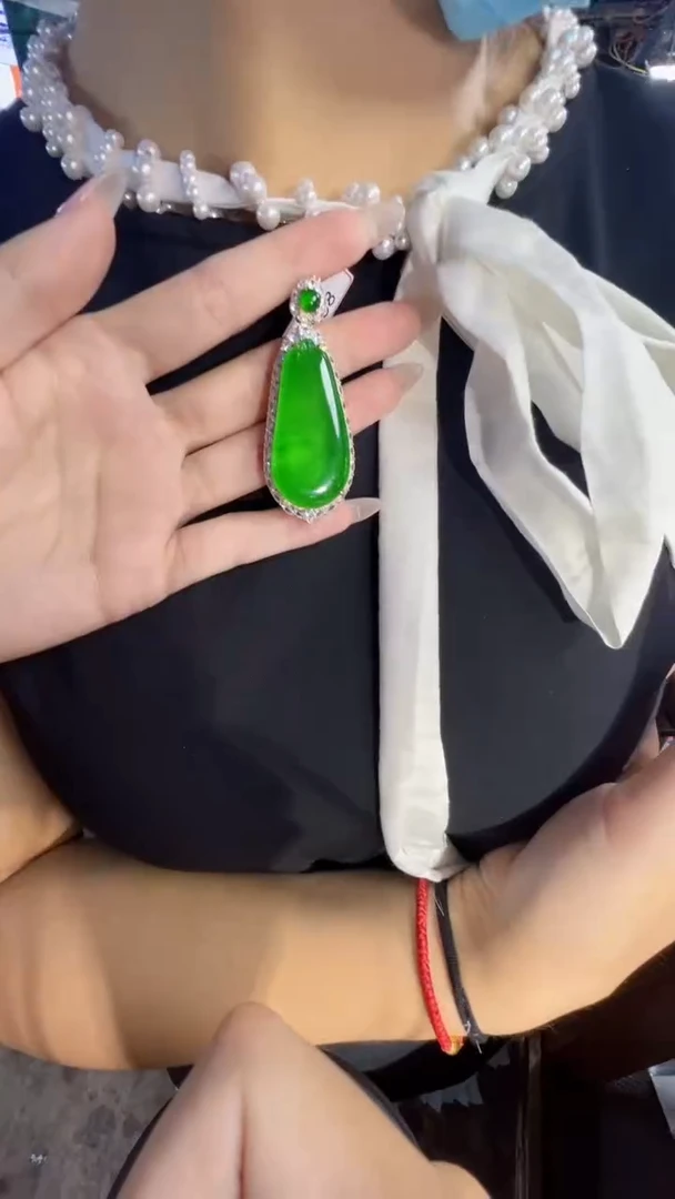 未镶嵌定制翡翠翡翠A货有轻微色差属于正常现象，福瓜多样性发货1
