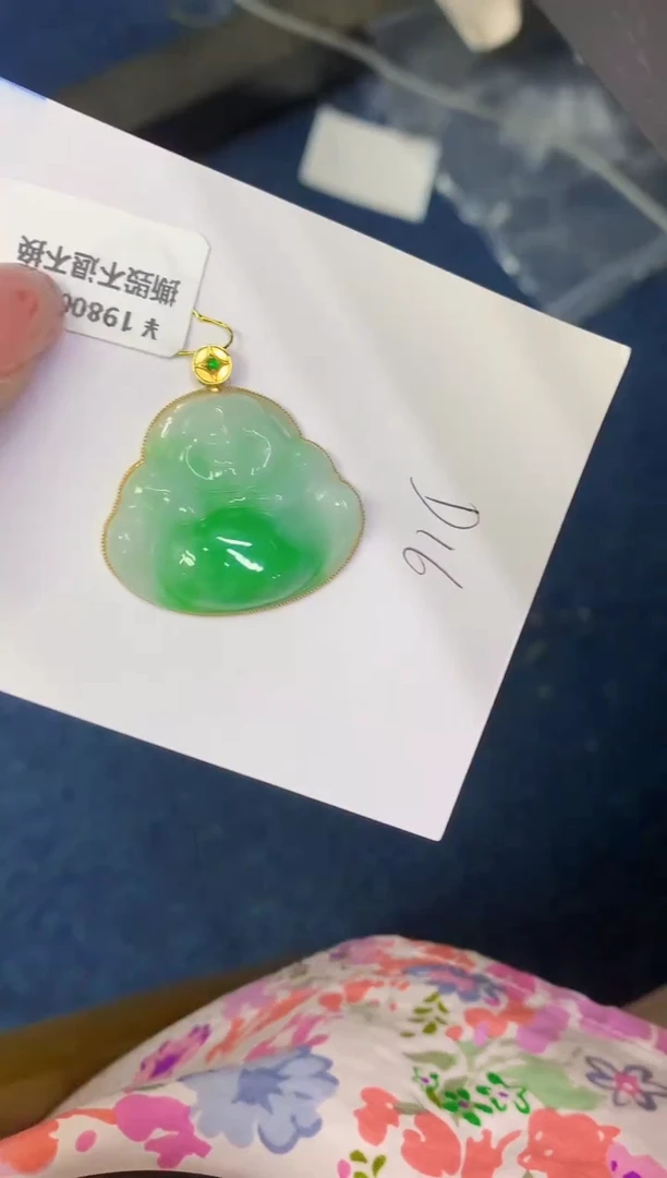 翡翠18K金镶嵌颈饰缅甸天然翡翠A货