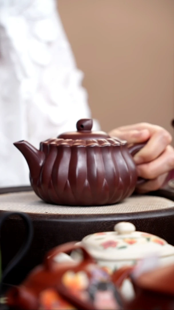 茶壶紫砂紫泥花蕊壶寿桃钮