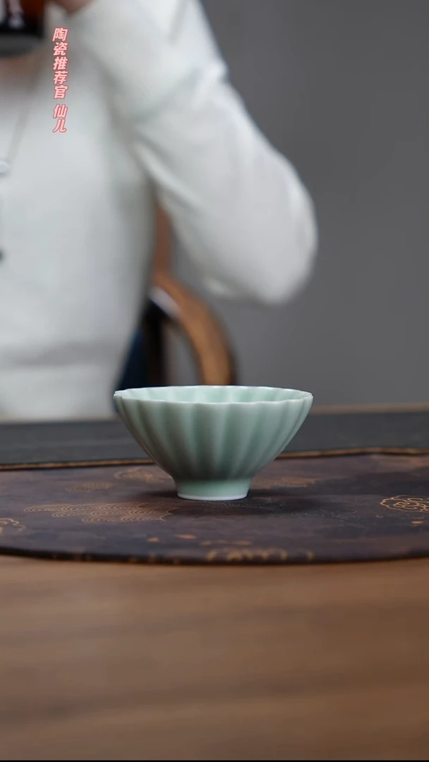 宁封窑汝窑葵口杯