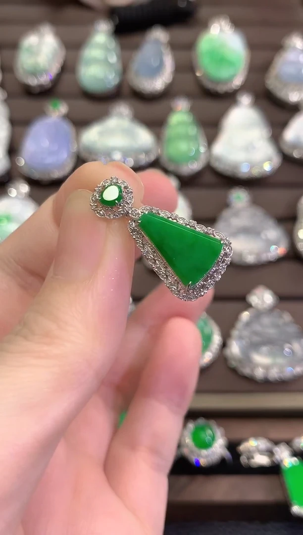 吊坠(不含链)18K金镶嵌翡翠秋日珠宝多样性发货一件W19