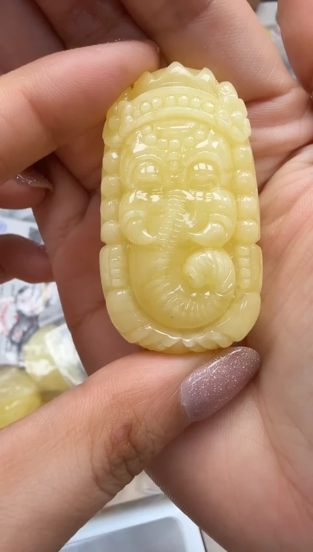 裸石琥珀未镶嵌如图