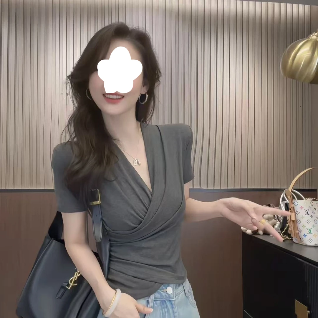 纯欲风V领褶皱修身收腰显瘦短袖T恤女2025夏新款设计感洋气衣服女