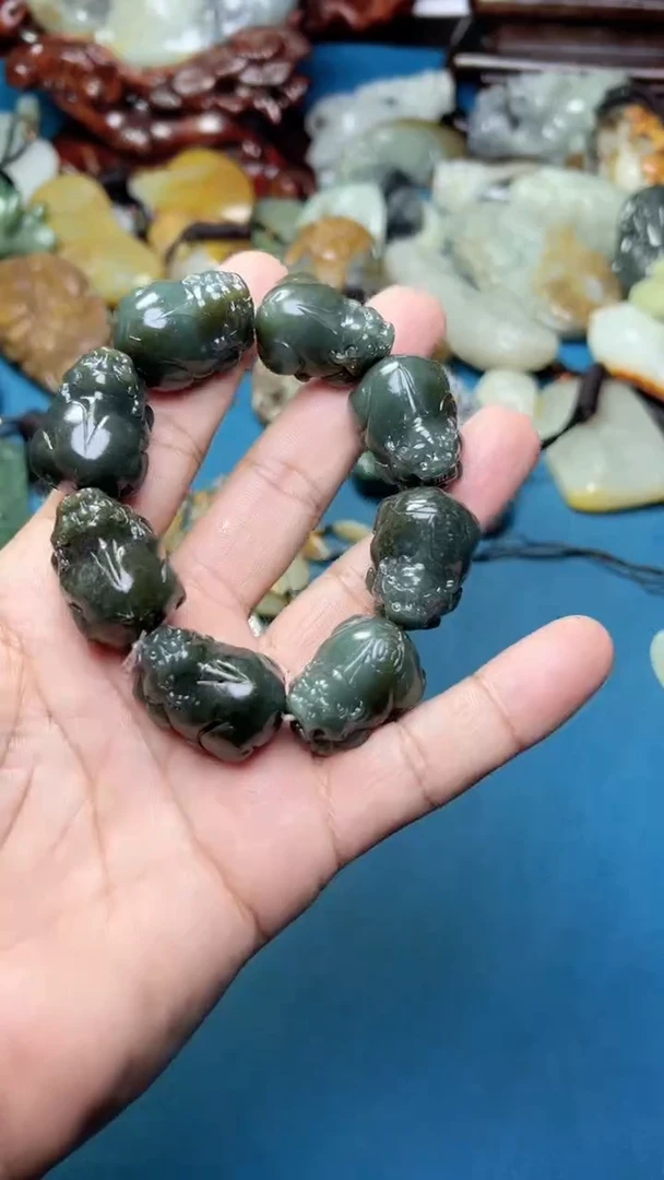 和田玉未镶嵌把件-