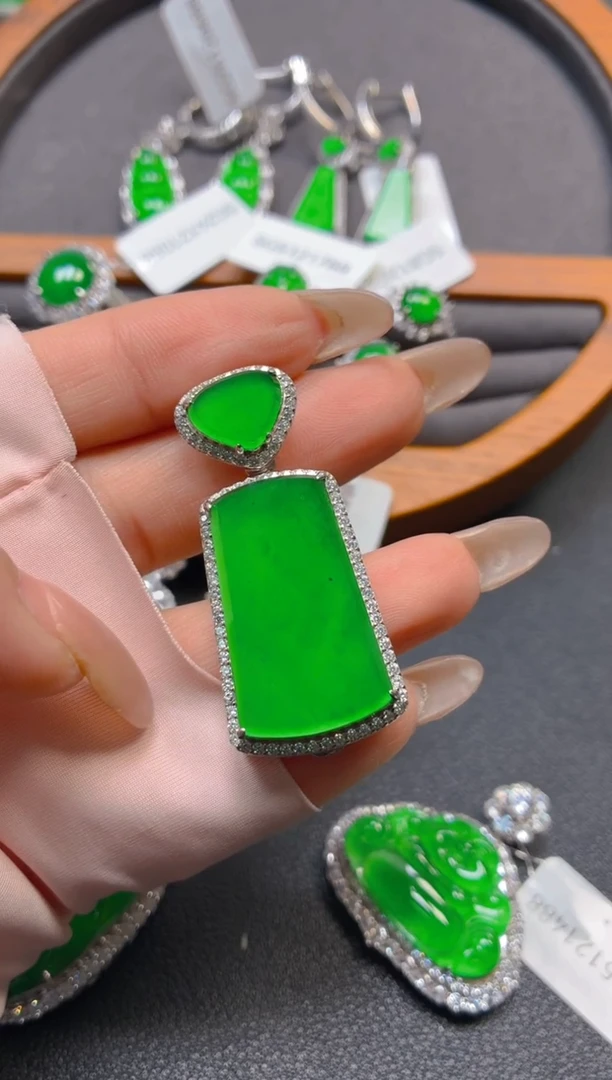 银S925镶嵌翡翠耳饰1